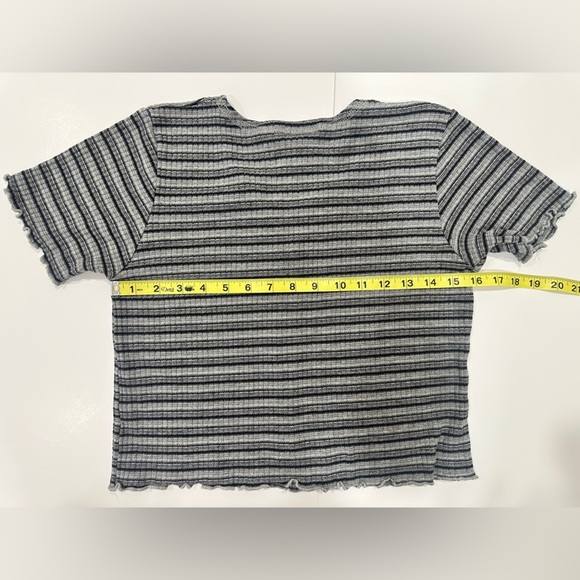 New Moves Y2K Striped Button Front Lettuce Hem Top - Picture 4 of 5